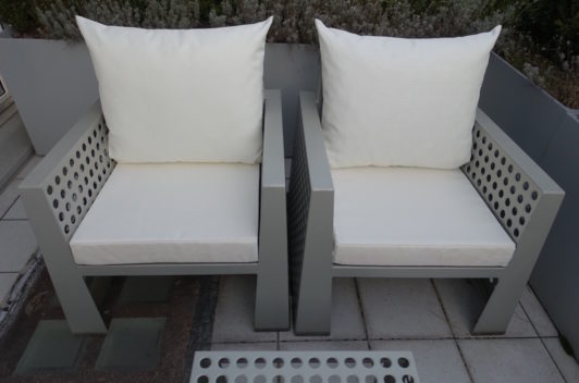 Verschönern Sie Ihre Gartenmöbel mit wetterfesten, fleckenabweisenden Kissen!
