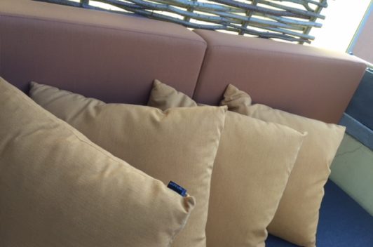 Der Frühling kommt schneller, als man denkt! Höchste Zeit für wetterfeste Loungekissen!